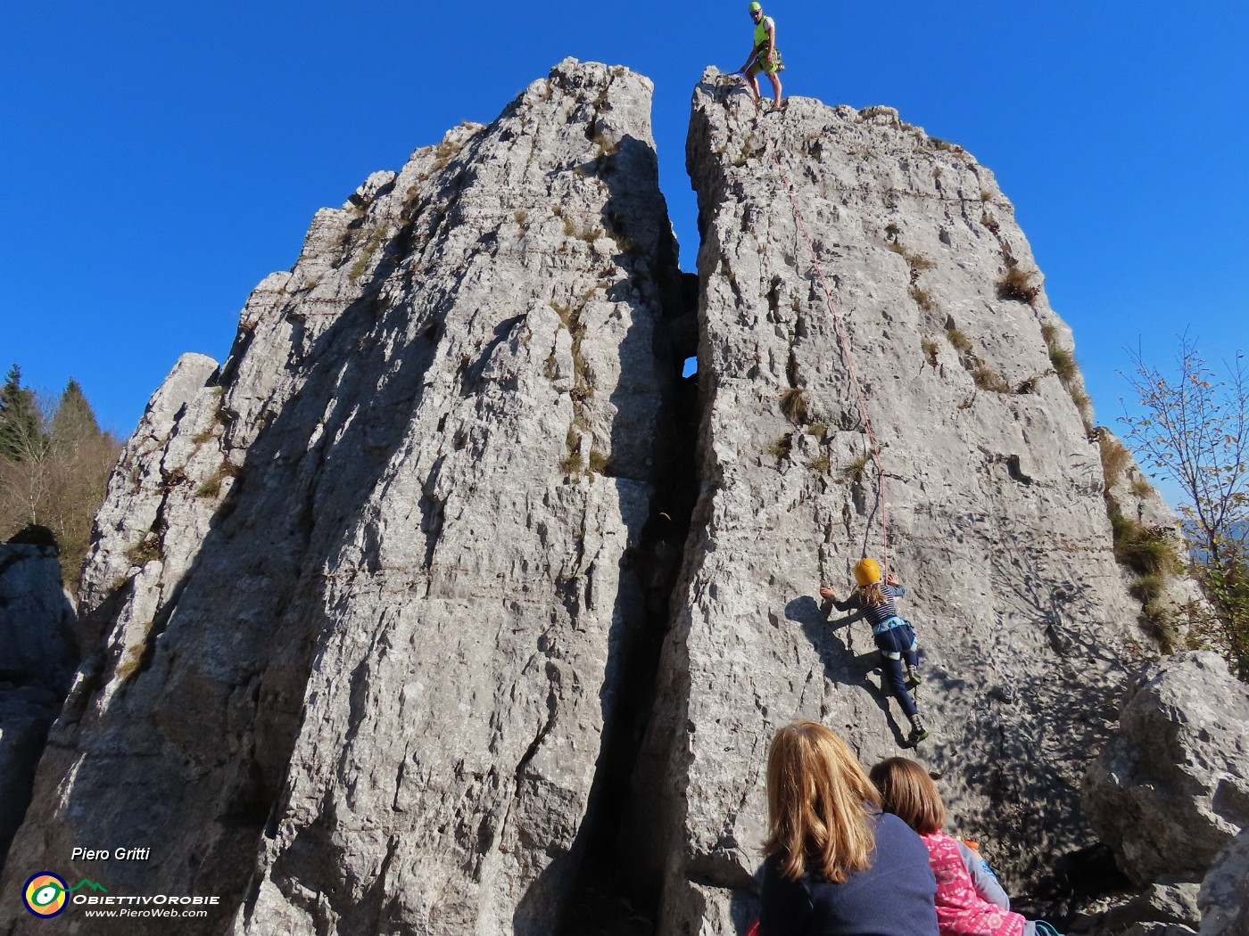 04 Arrampicatori al Torrione Gemelli.JPG